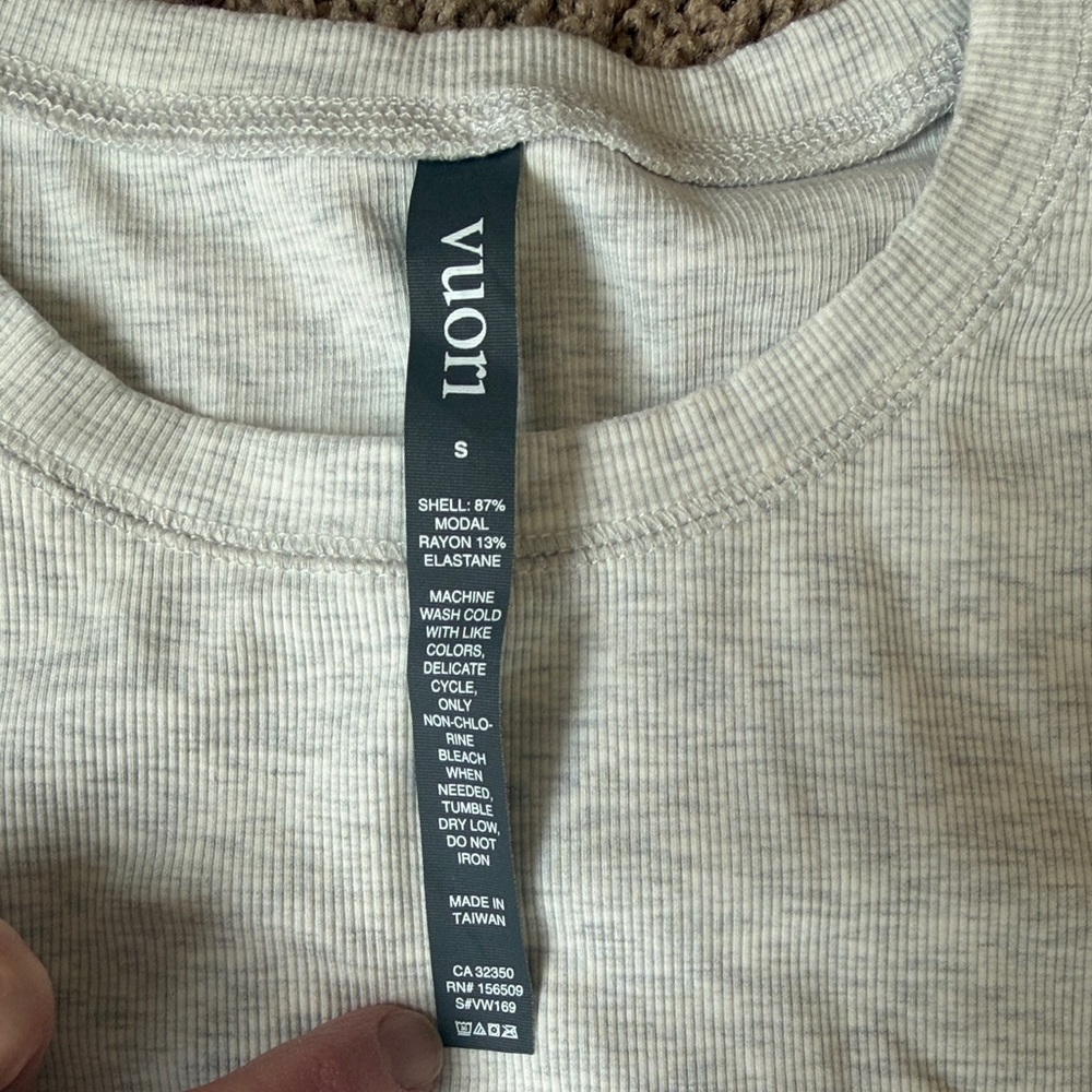 Vuori Heathered Gray Pose Fitted Tee - Picture 2 of 3